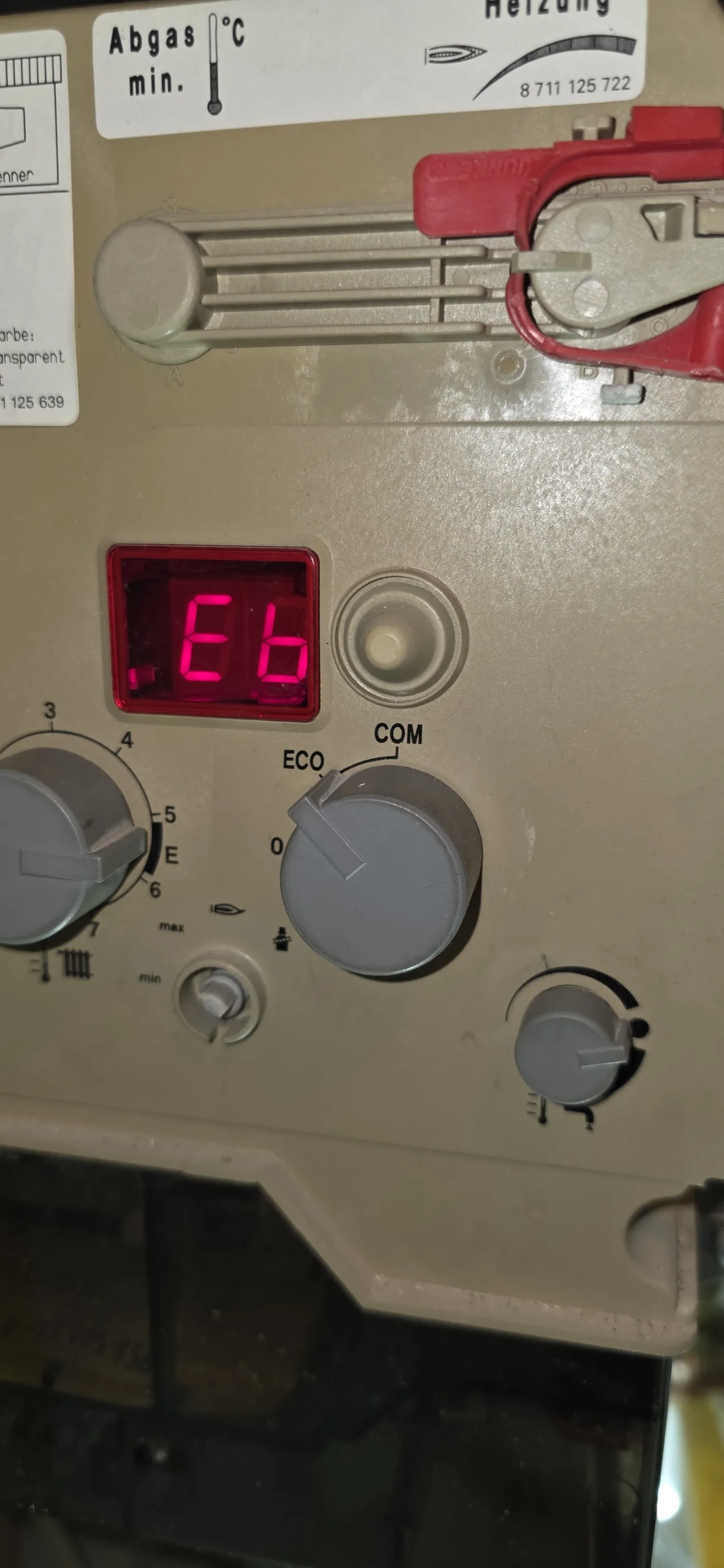 Heizungsregelung zeigt den Fehlercode E6 im Display